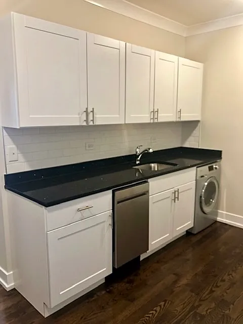 648 W Roscoe St — Photo 3