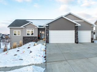 502 18th St SE, Mandan, ND 58554