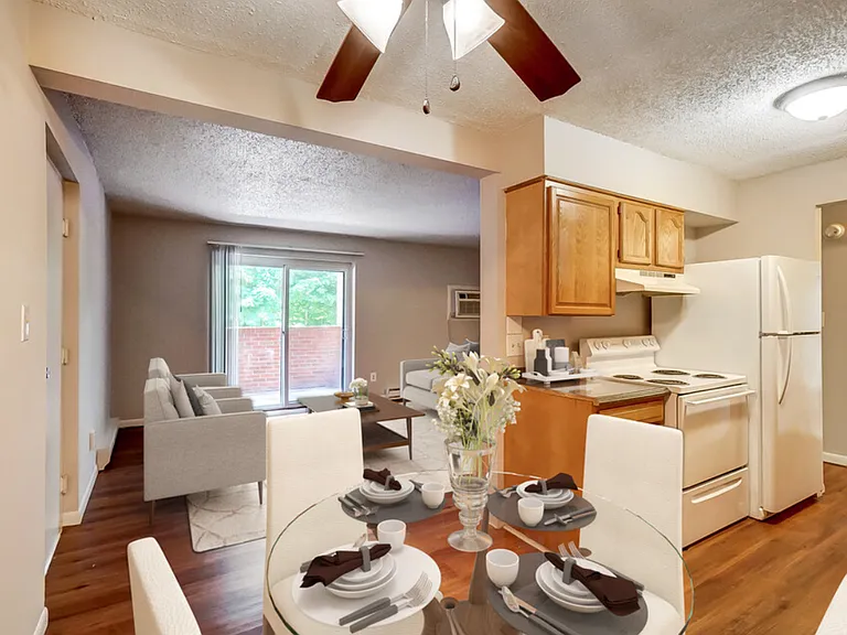 Meadowbrook Apartments — Photo 1