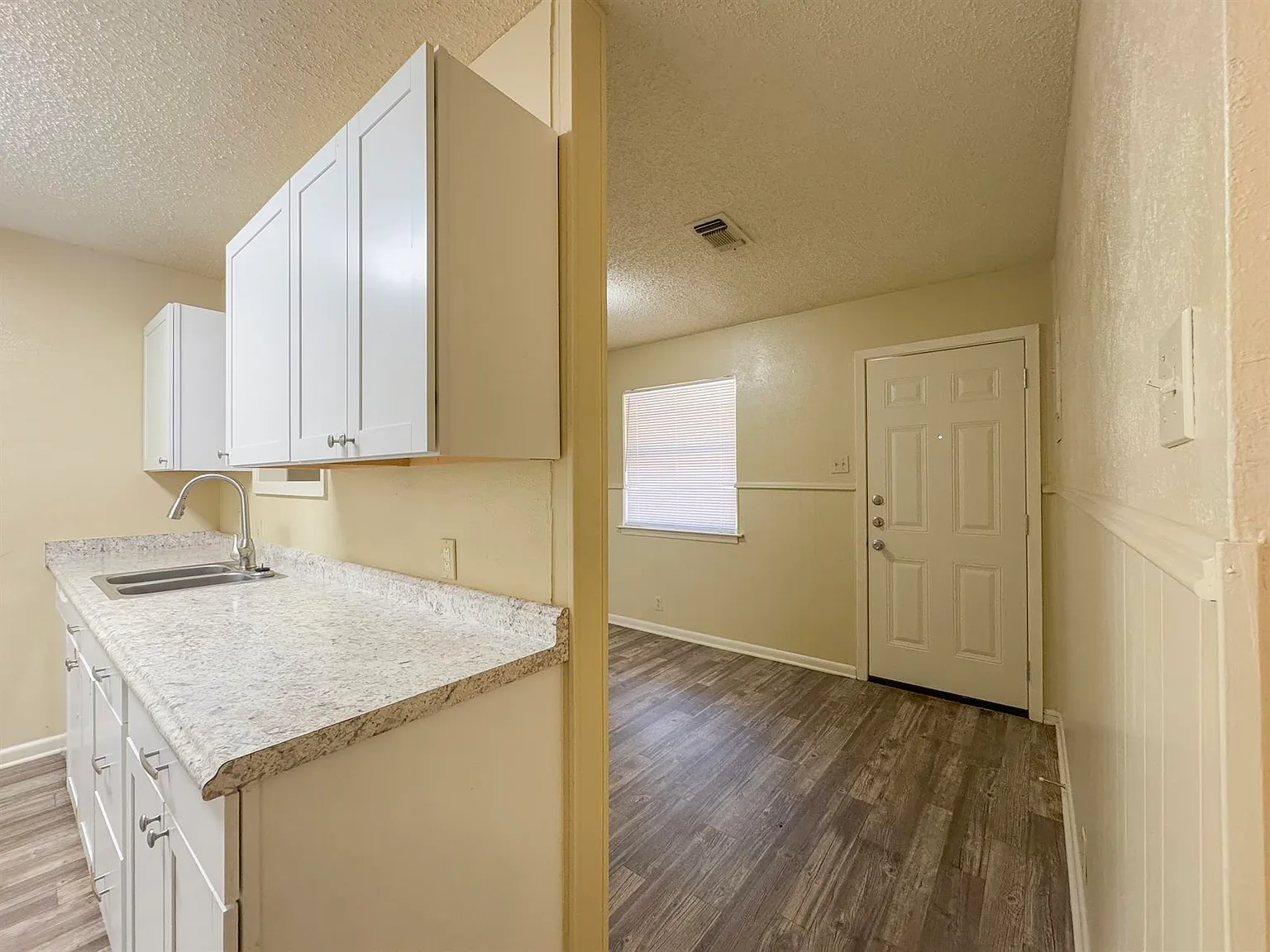 4404 Briar Clif Rd — Photo 3