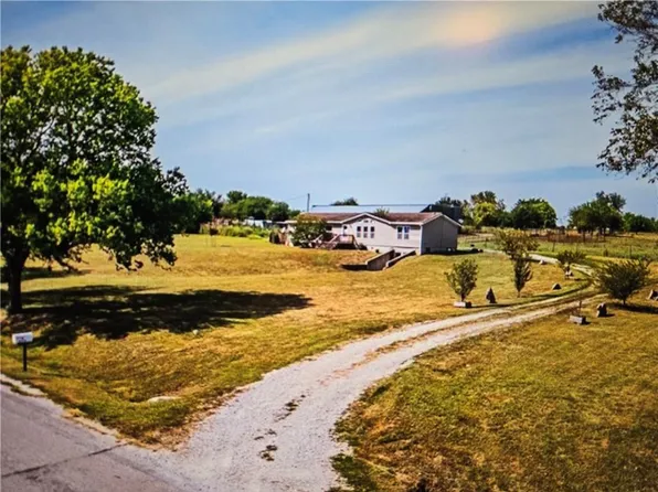 32314 W 335th St, Osawatomie, KS 66064