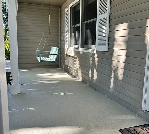 4th image of 301 Westhampton