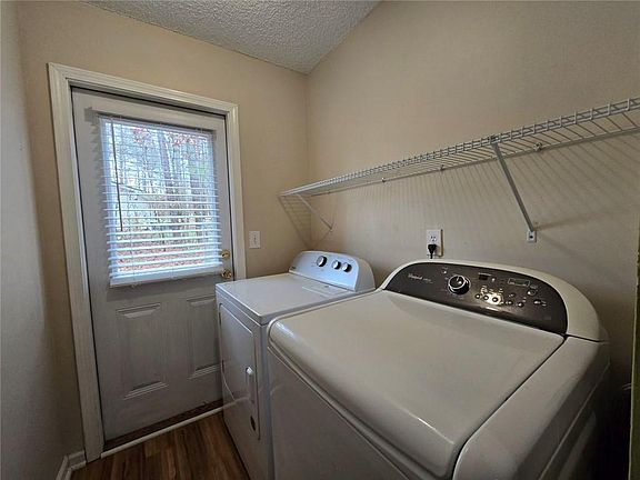 5th image of 375 Old Brock Rd