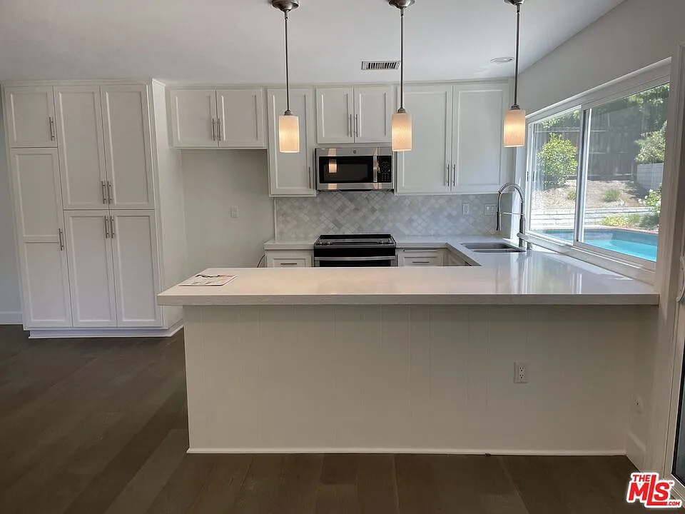 4 bed, 2.0 bath, 1989 sqft, $7,000 — Photo 3