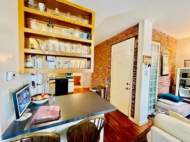 492 Commercial St #2 — Photo 8