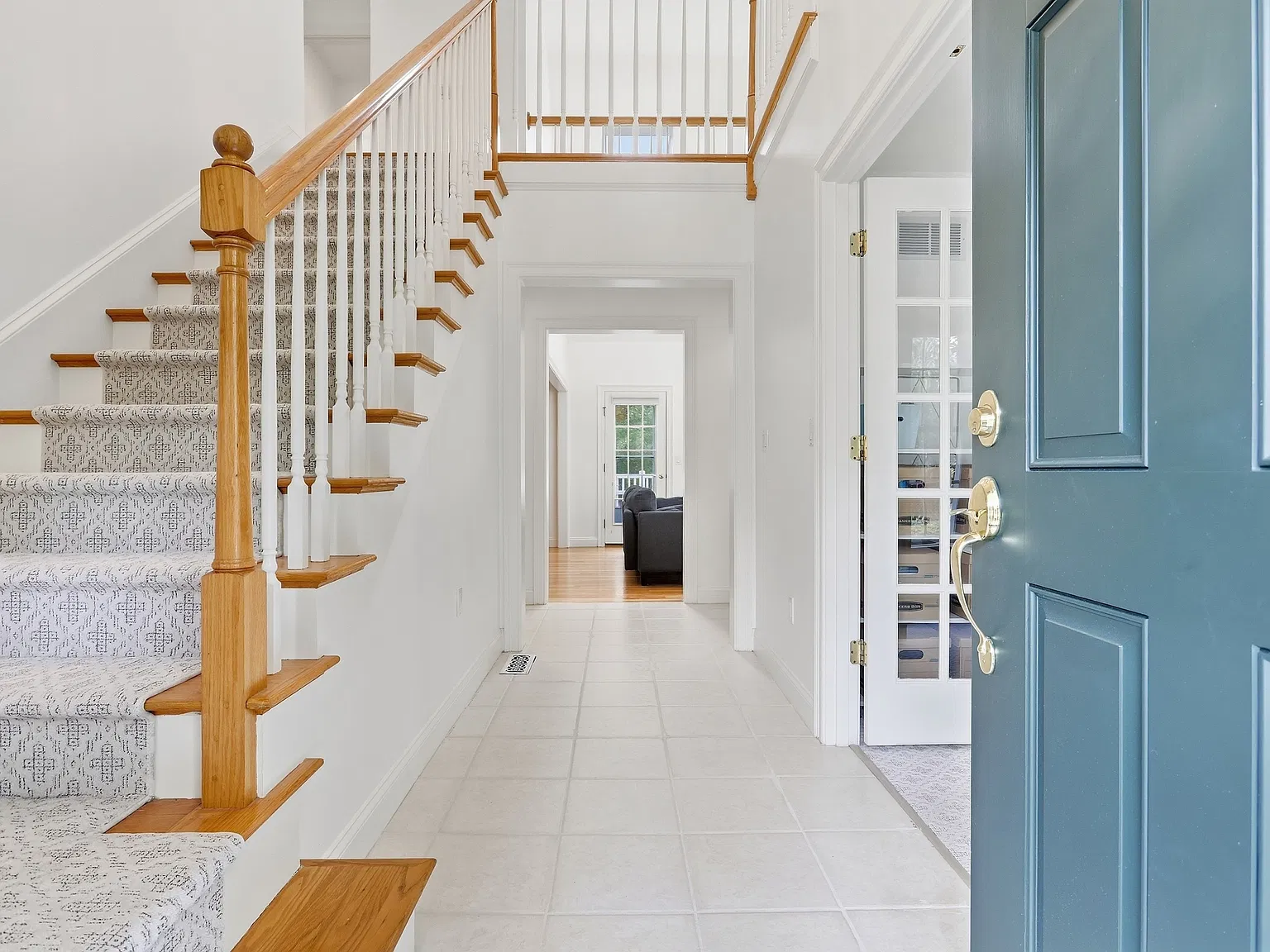3 bed, 3.5 bath, 2400 sqft, $4,000 — Photo 2