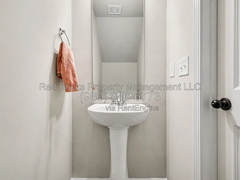 2132 Clapham Ct — Photo 14
