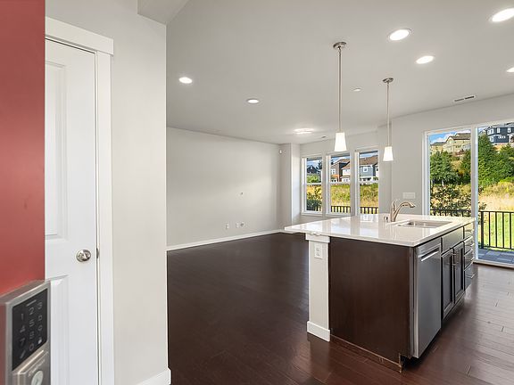 5th image of 1201 NE Hickory Ln