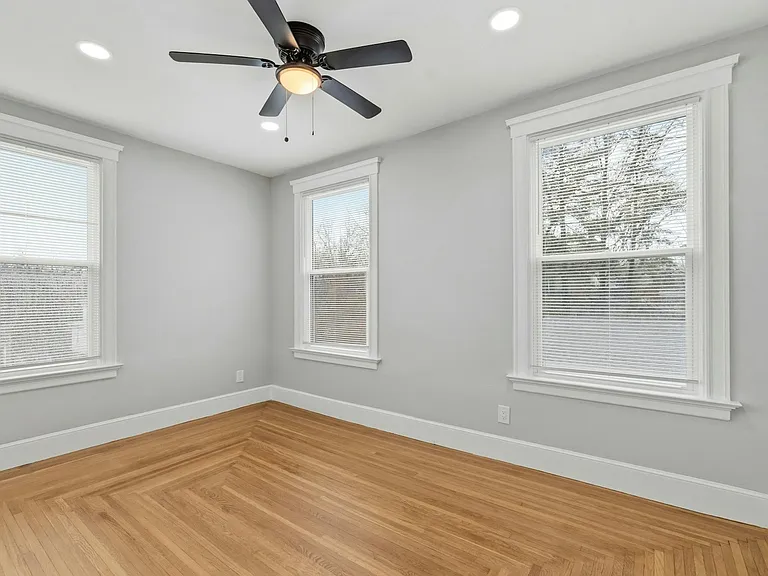 2978 Wardall Ave — Photo 33