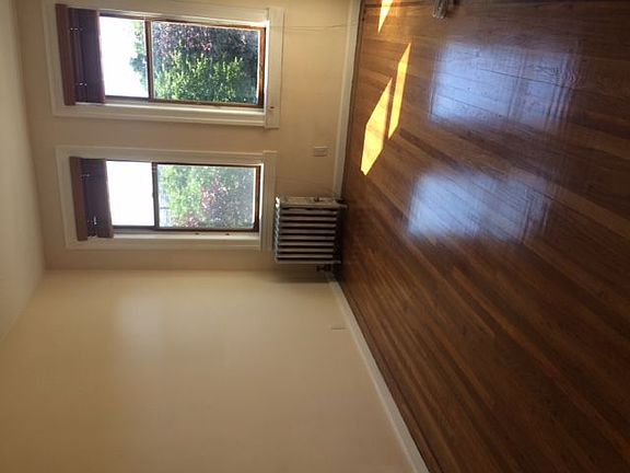 4th image of 2570 41st St