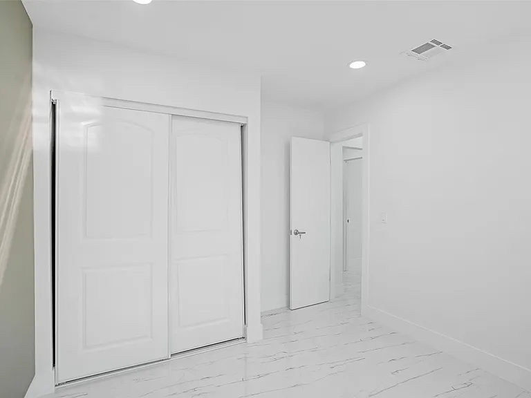 1437 SW 1st Ave — Photo 17