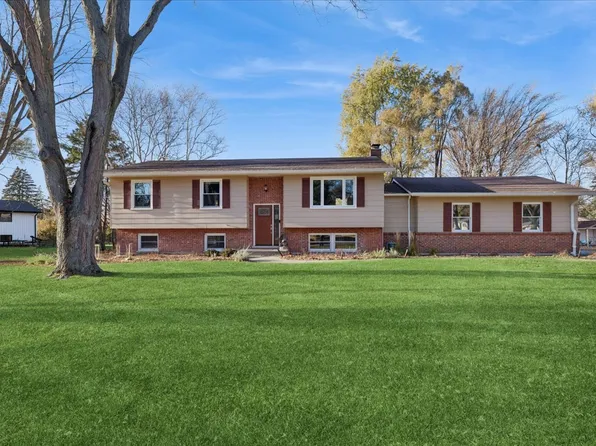 15342 W Clover Ln, Libertyville, IL 60048