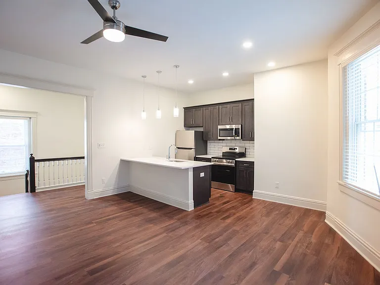 1211 Porter St — Photo 1