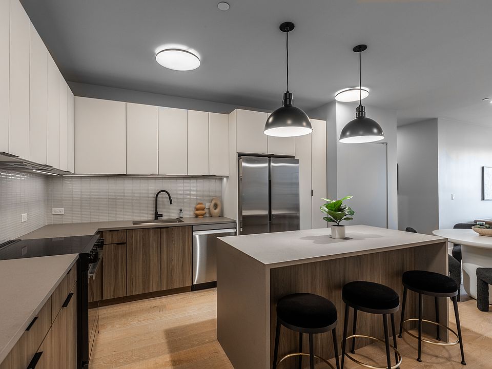 Unit #305 (3-bed, 2-bath)