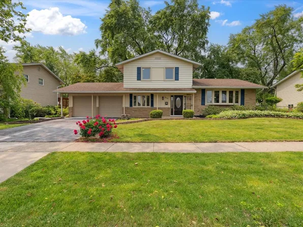 919 E Cooper Dr, Palatine, IL 60074