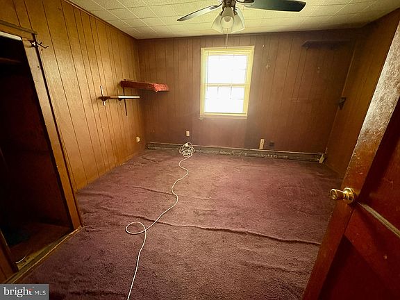 5th image of 213 Elizabeth Ave