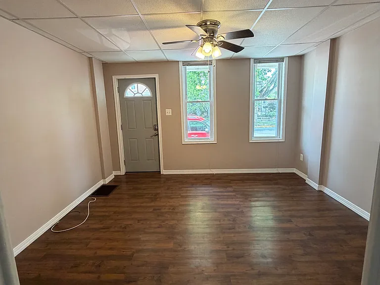 252 E Louther St — Photo 3