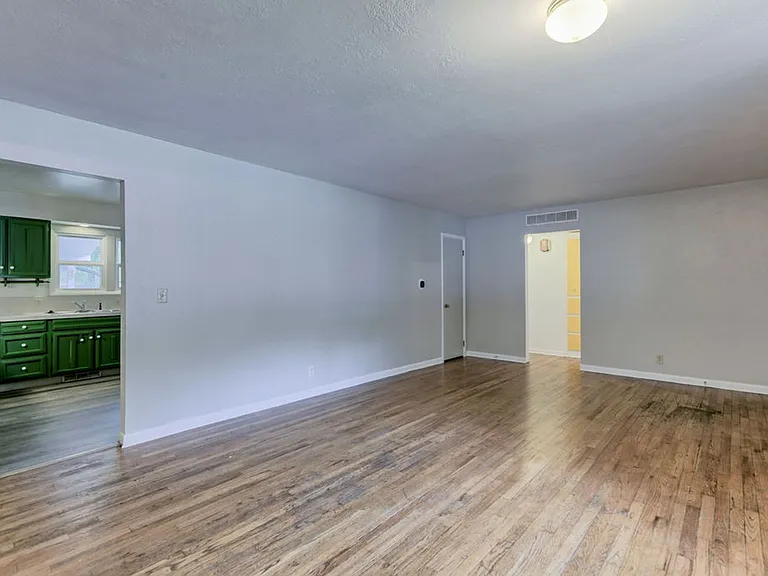 1521 Crestmore Pl — Photo 5