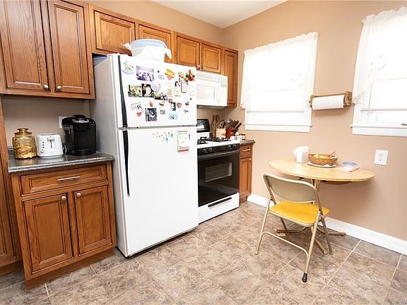 2nd image of 375 Hamilton Blvd