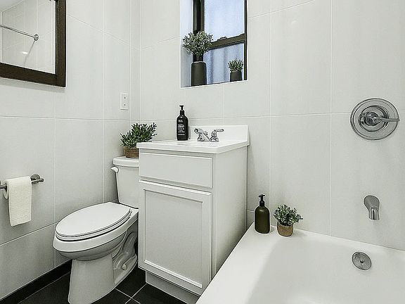 4th image of 1833 7th Ave APT 1D