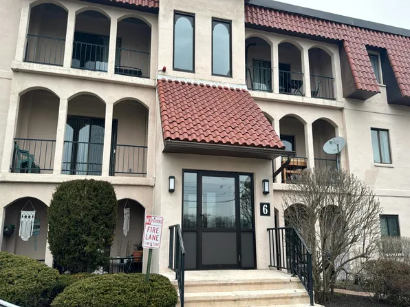 685 Oak St #26-6, Brockton, MA 02301