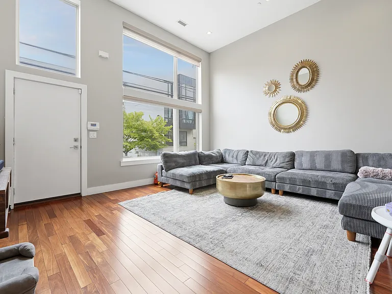 1302 S 20th St — Photo 3