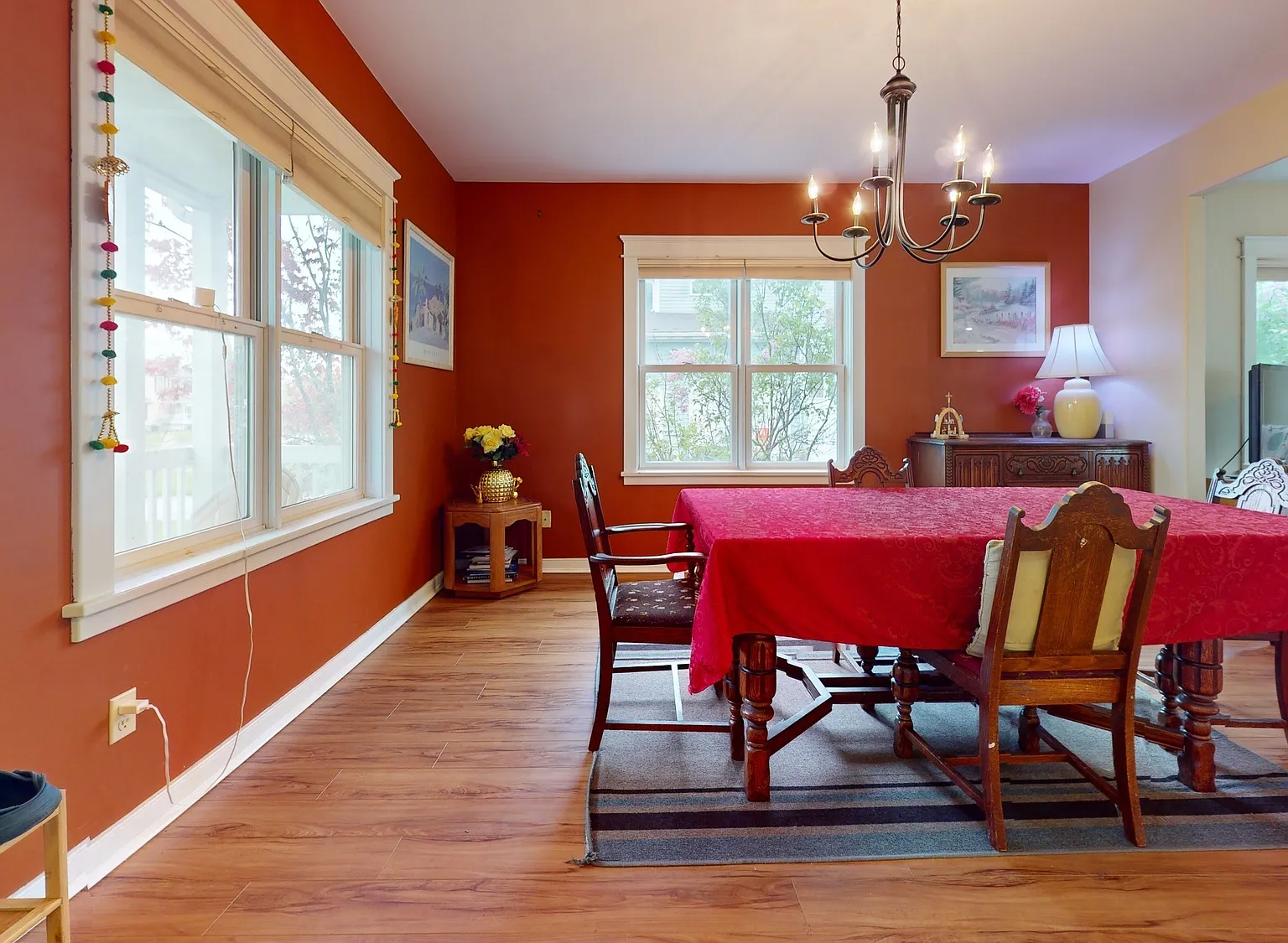 175 E King Road - 4 Bed, 2.5 Bath with 2 cars garage — Photo 2
