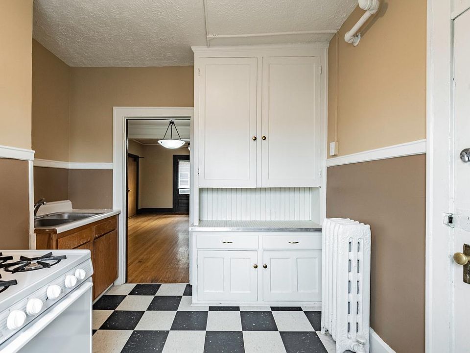 1st image of 2464 Harney St APT 14