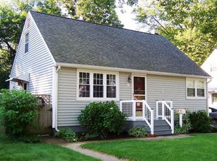 8 Parkway Pl, Parlin, NJ 08859