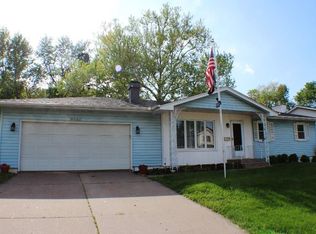 2850 Pacific St, Davenport, IA 52804