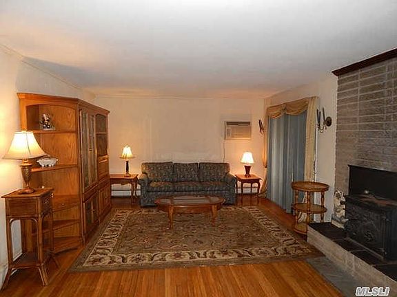 3rd image of 7 Whitewood Dr