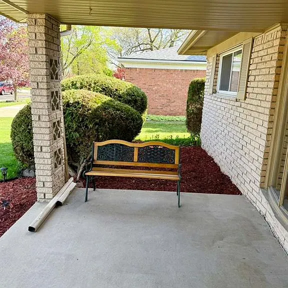 5739 Willow Creek Dr — Photo 2