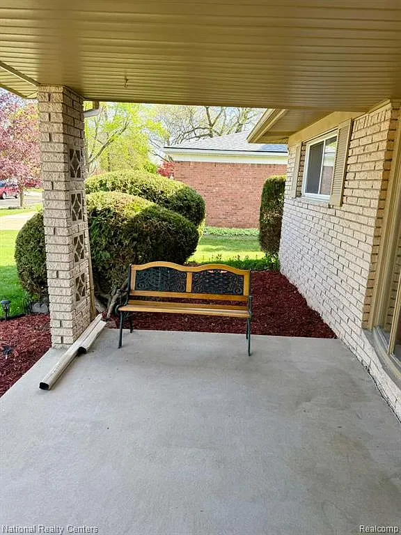 Building Photo - 5739 Willow Creek Dr