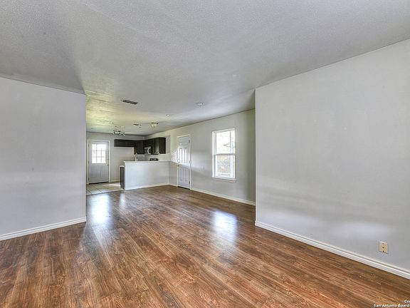 5th image of 7058 Castleridge Dr
