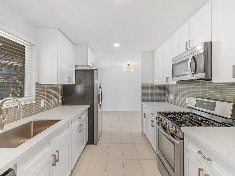 2895 E Cherry Blossom Ln — Photo 2