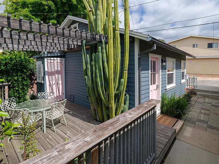 2325 Montrose Ave #C — Photo 11