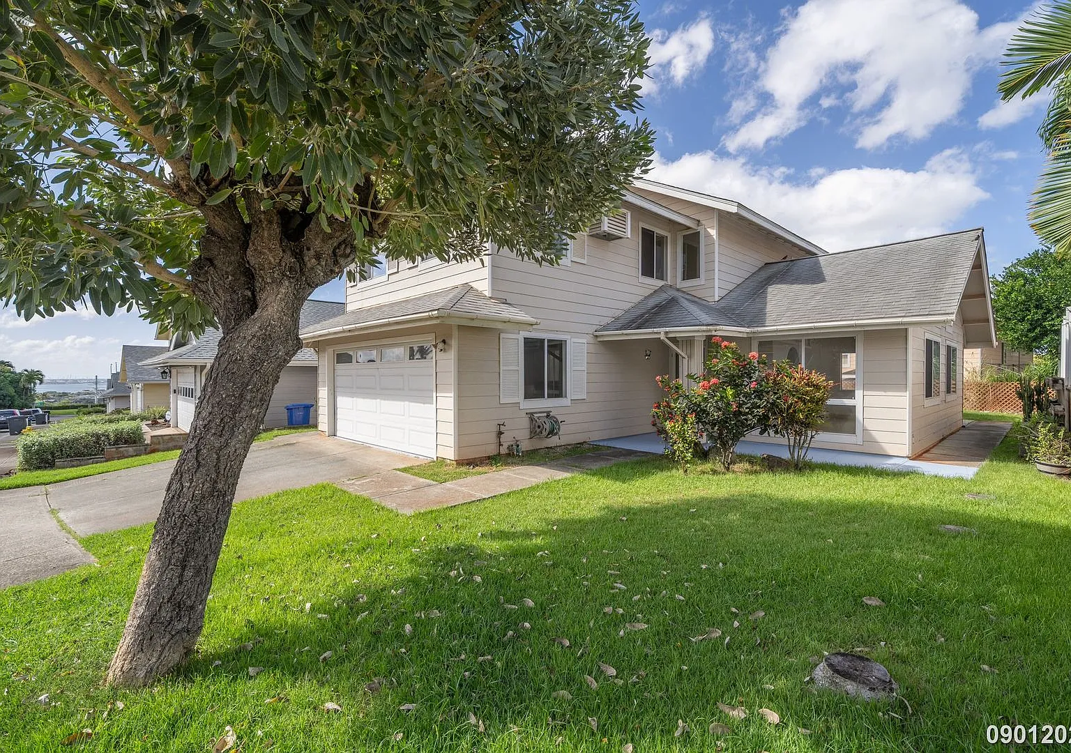 $4,500/ 3 Bed / 2.5 Bath / Loft / 2 Car Garage Waikele, Waipahu Available for Immediate Occupancy — Photo 1