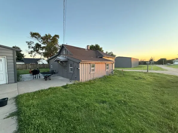 1106 Birch St, Victoria, KS 67671