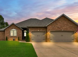711 W Morning Glory Dr, Nixa, MO 65714