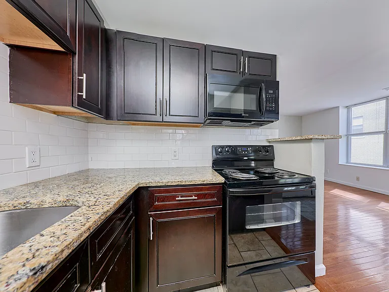 5500 Pershing Ave #44 — Photo 16
