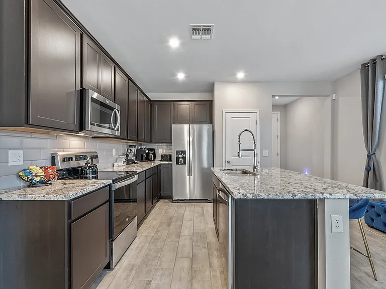 17352 W Paraiso Ln — Photo 7