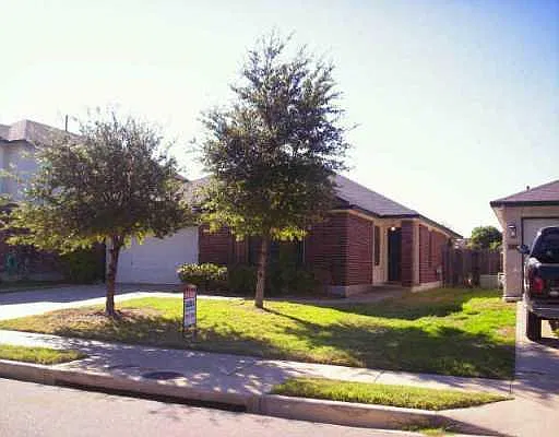3 bed, 2.0 bath, 1629 sqft, $1,995 — Photo 1