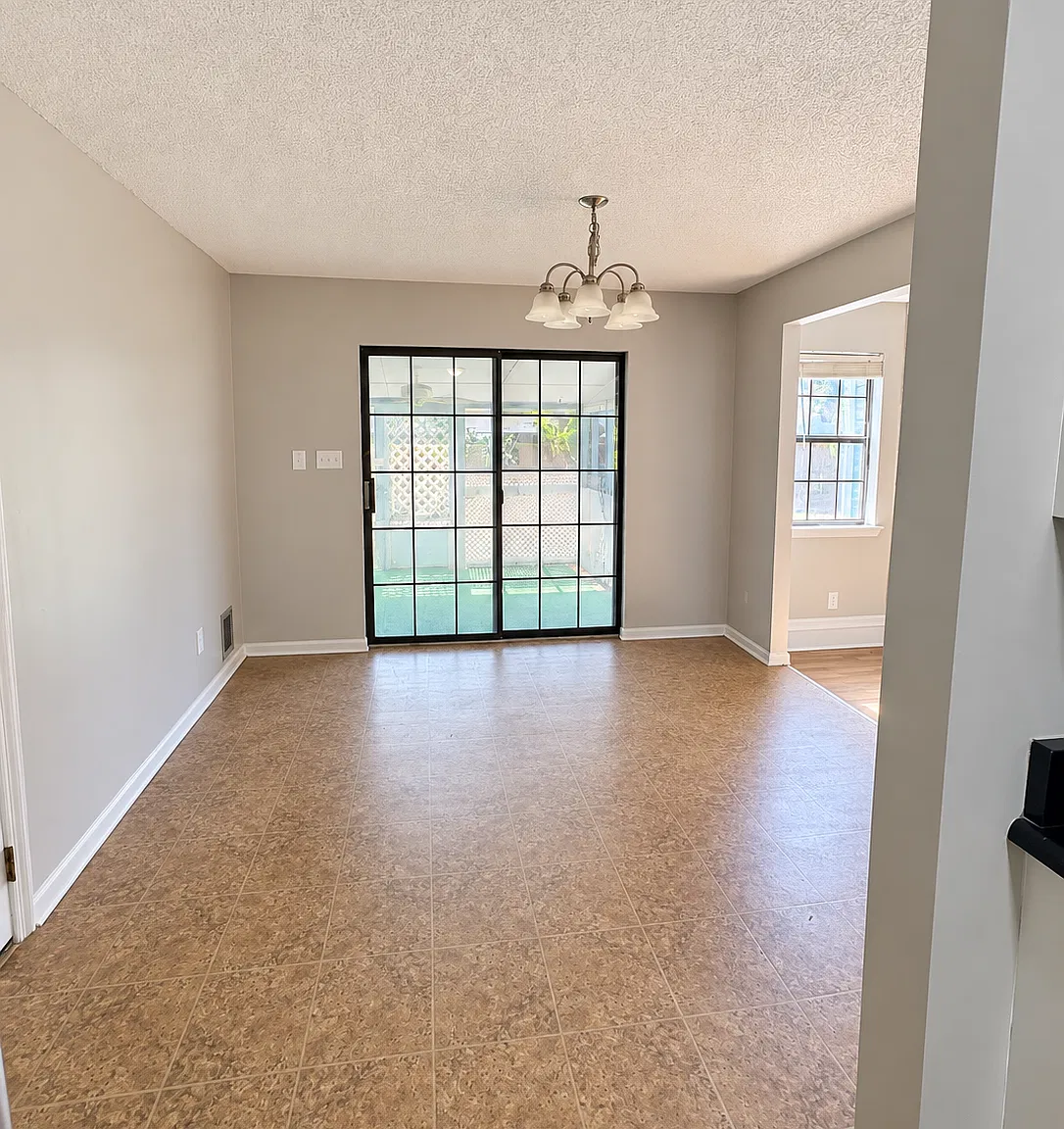 3 bed, 1288 sqft, $1,495 — Photo 2