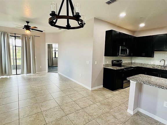 4th image of 2467 Seven Oaks Dr