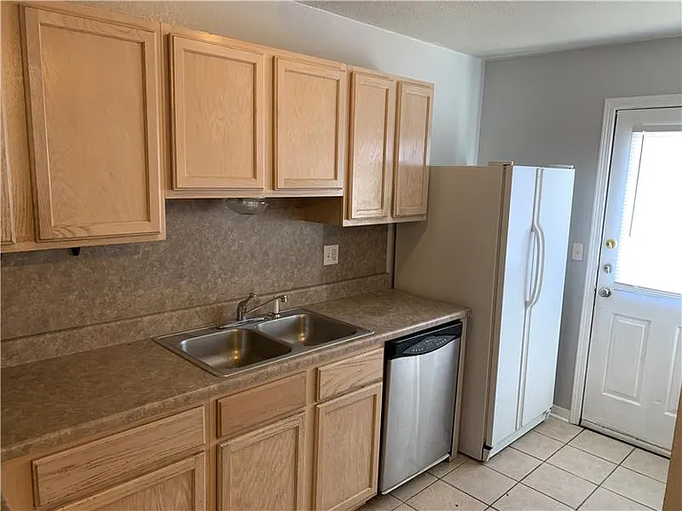 2807 Cantabrian Dr #B — Photo 11
