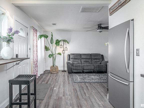 3rd image of 1318 W 38th Pl