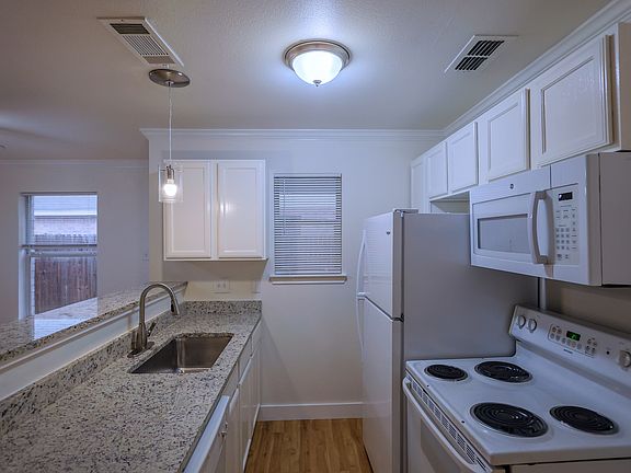 4th image of 1208 Village Garden Dr