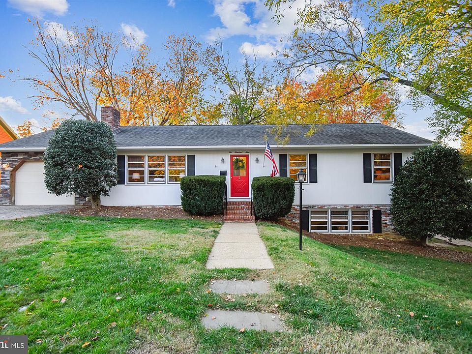 1st image of 209 N Woodlawn Ave
