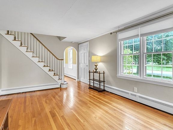 3rd image of 212 Burbank Rd