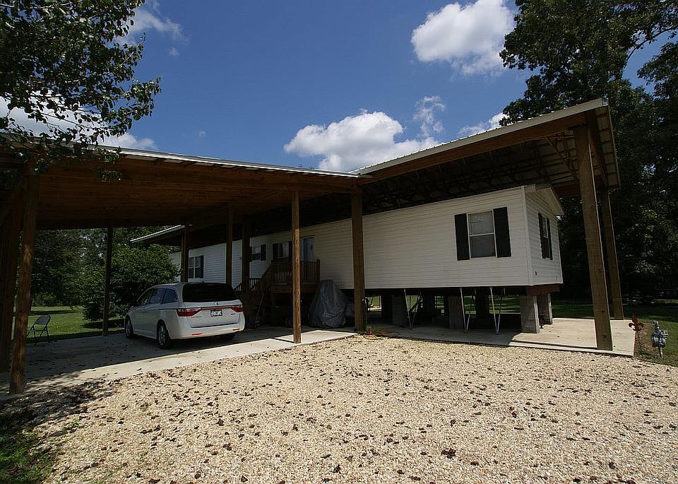 1st image of 17024 Camden Dr